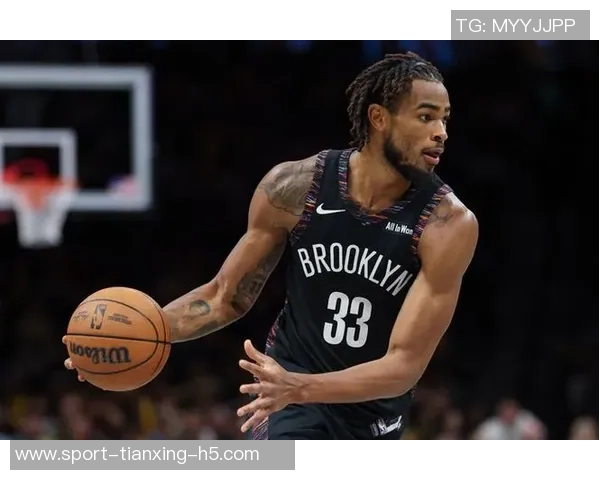 克拉克斯顿半场表现出色11投6中贡献13分7篮板2助攻1抢断 克拉克斯顿半场表现出色11投6中贡献13分7篮板2助攻1抢断