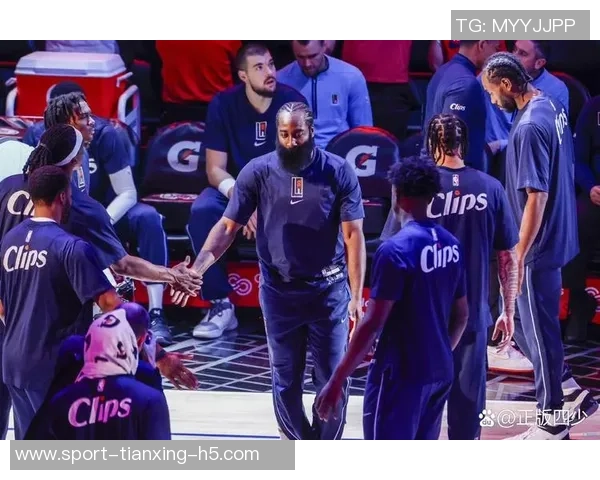 韦瑟斯庞半场表现出色13投6中贡献16分1板2助4断展现得分能力